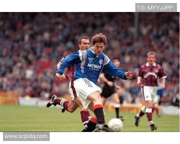 足球明星的另类魅力矮个子与独特风格的完美结合