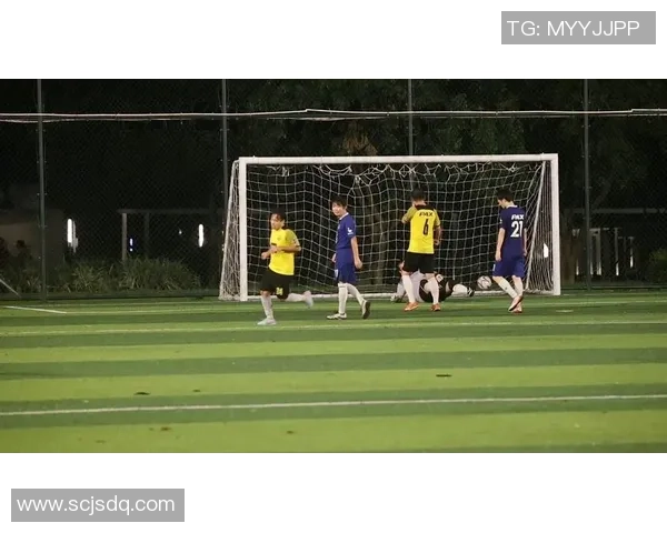 足球明星赛大罗领衔对决传奇球星展现巅峰技艺与激情对抗的精彩瞬间